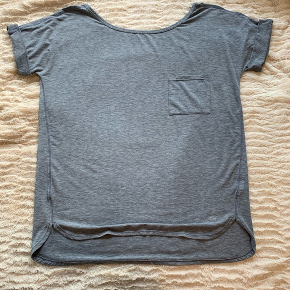 GAP Cuffed Sleeve Breathe Pocket Tee - Picture 2 of 7